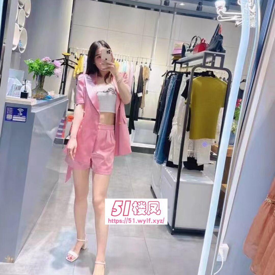 大胸微胖型老师