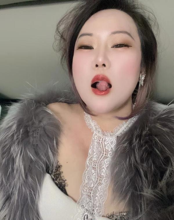 大屁股骚姐姐黑寡妇