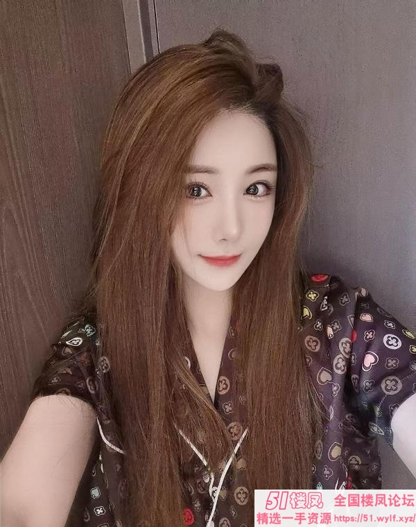 清纯美乳女友绾绾