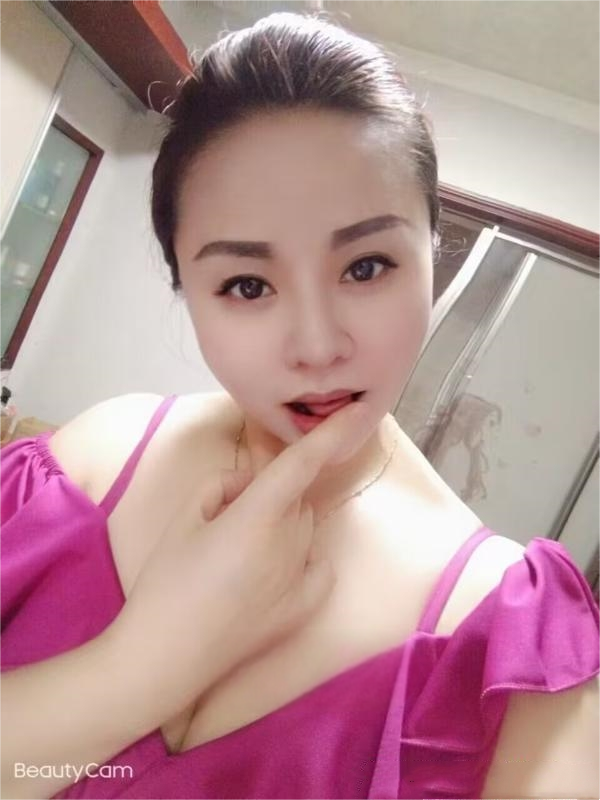 居家性感少妇甜甜