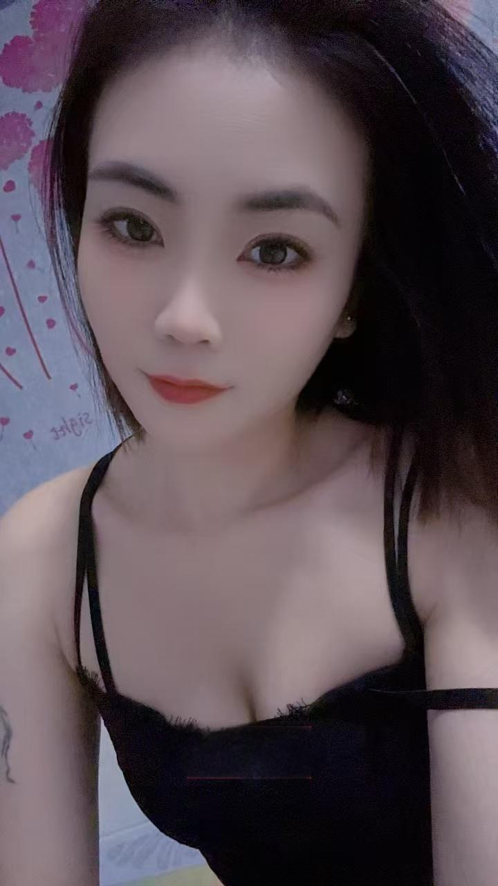 刚刚出道的小妹妹真好